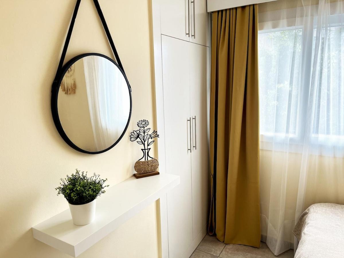 Weekend Apartments 3Br Кирения Екстериор снимка