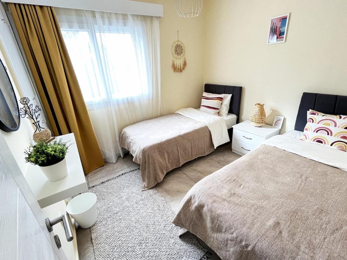 Weekend Apartments 3Br Кирения Екстериор снимка